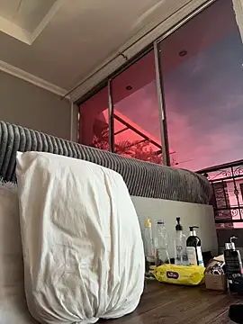 Snapshot of emiss_ chatting on November 2, 2025, 3:17 pm emiss  online show from November 2, 2025, 3:17 pm