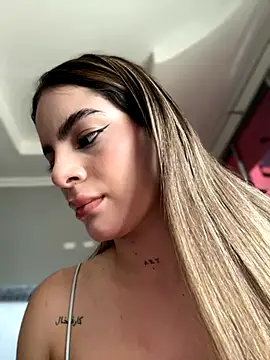 Snapshot of emiss_ chatting on September 26, 2025, 3:19 pm emiss  online show from September 26, 2025, 3:19 pm