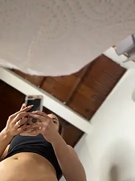 Snapshot of emiss_ chatting on March 4, 2026, 3:53 pm emiss online show from March 4, 2026, 3:53 pm