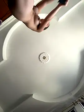 Snapshot of emiss_ chatting on October 9, 2025, 1:33 pm emiss  online show from October 9, 2025, 1:33 pm