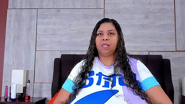 Snapshot of Lynn_Jones chatting on March 13, 2025, 9:37 pm Lynn Jones online show from March 13, 2025, 9:37 pm