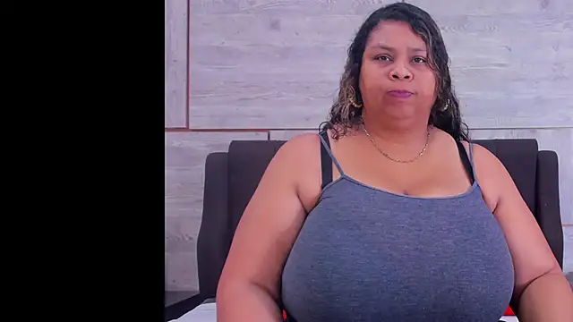 Snapshot of Lynn_Jones chatting on February 6, 2025, 4:21 am Lynn Jones online show from February 6, 2025, 4:21 am