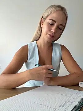 Snapshot of streetdoll chatting on September 19, 2025, 7:45 am streetdoll online show from September 19, 2025, 7:45 am