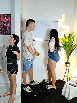 Snapshot of royalgirls_x chatting on March 3, 2026, 2:07 am royalgirls x online show from March 3, 2026, 2:07 am