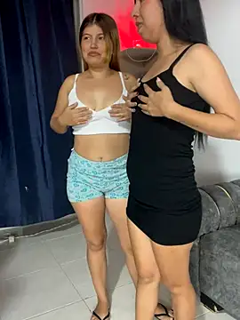 Snapshot of royalgirls_x chatting on September 27, 2025, 1:23 am royalgirls x online show from September 27, 2025, 1:23 am