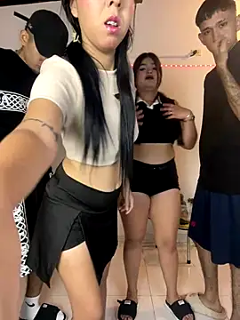 royalgirls x online show from November 29, 2025, 2:12 am