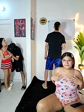 Snapshot of royalgirls_x chatting on February 27, 2026, 2:01 am royalgirls x online show from February 27, 2026, 2:01 am