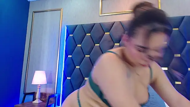 ThaniaJones online show from November 28, 2025, 12:05 pm