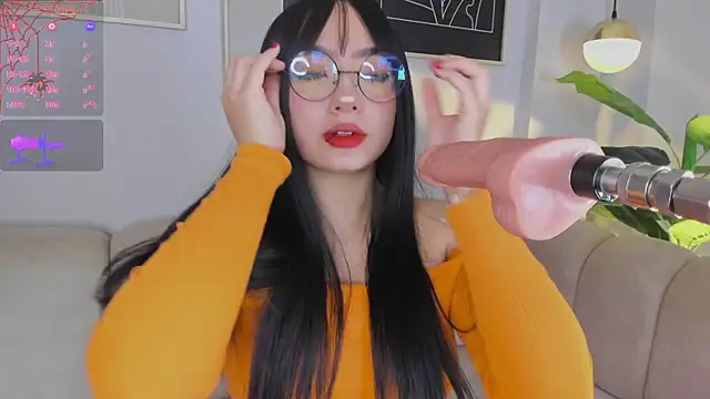 Snapshot of Kloe_Raize chatting on October 19, 2025, 6:05 am Kloe Raize online show from October 19, 2025, 6:05 am