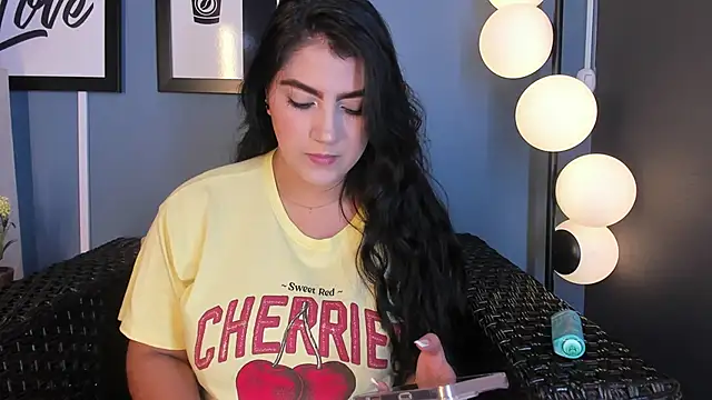 PaulinaDuarte online show from February 14, 2025, 1:29 pm
