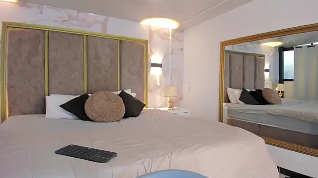 PaulinaDuarte online show from March 20, 2026, 11:44 am