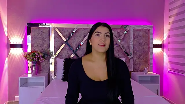 PaulinaDuarte online show from September 18, 2025, 12:30 pm