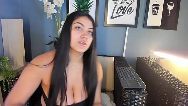 PaulinaDuarte online show from October 7, 2025, 12:06 pm