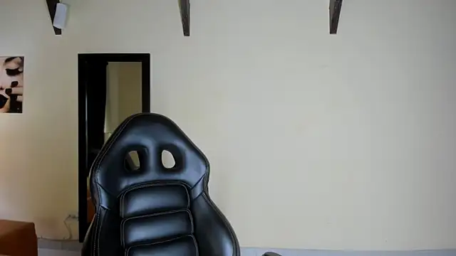 Snapshot of EmiliWilliams chatting on September 30, 2025, 11:11 pm EmiliWilliams online show from September 30, 2025, 11:11 pm