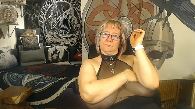 Snapshot of TittenMichelle chatting on October 7, 2025, 7:04 pm TittenMichelle online show from October 7, 2025, 7:04 pm