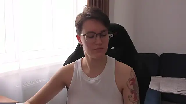 JessieFlower online show from April 5, 2026, 7:59 am