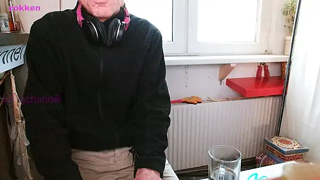 Snapshot of BongChannel chatting on January 28, 2025, 1:38 pm BongChannel online show from January 28, 2025, 1:38 pm