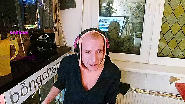 Snapshot of BongChannel chatting on February 7, 2025, 11:34 pm BongChannel online show from February 7, 2025, 11:34 pm