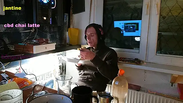 Snapshot of BongChannel chatting on March 7, 2025, 9:48 pm BongChannel online show from March 7, 2025, 9:48 pm