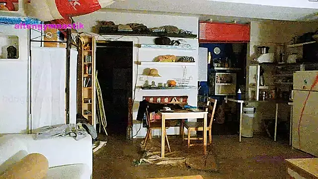 Snapshot of BongChannel chatting on March 6, 2025, 10:36 pm BongChannel online show from March 6, 2025, 10:36 pm