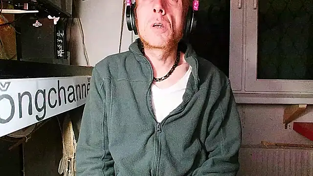 Snapshot of BongChannel chatting on January 24, 2025, 4:27 am BongChannel online show from January 24, 2025, 4:27 am