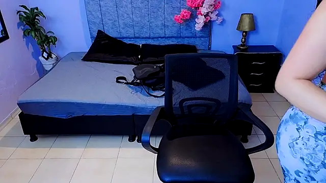 Snapshot of Lana_stone_ chatting on October 2, 2025, 3:43 am Lana stone  online show from October 2, 2025, 3:43 am