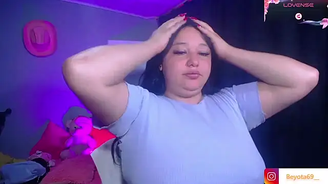 Snapshot of Kym_Owens chatting on November 16, 2025, 8:08 am Kym Owens online show from November 16, 2025, 8:08 am