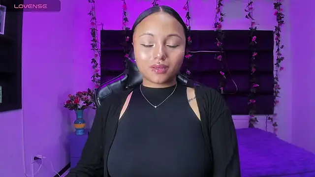 sweelanna   online show from March 31, 2026, 12:45 am