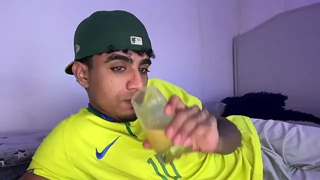 Snapshot of dominic_brandd23 chatting on September 21, 2025, 2:39 am dominic brandd23 online show from September 21, 2025, 2:39 am