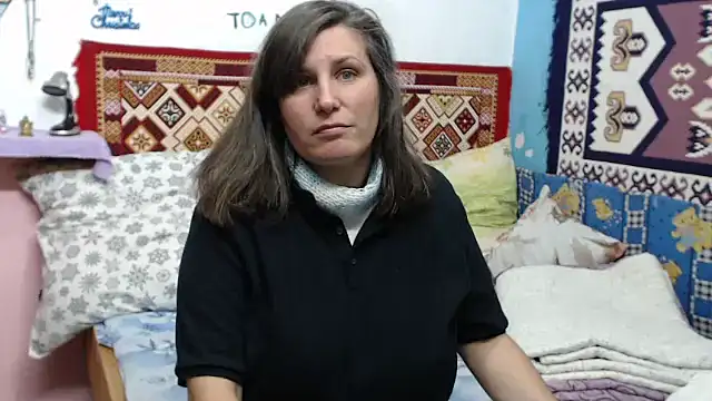 Snapshot of AdelineBlueEyes chatting on October 6, 2025, 7:42 am AdelineBlueEyes online show from October 6, 2025, 7:42 am