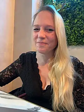 MoniqueLaFee online show from January 9, 2025, 8:55 am