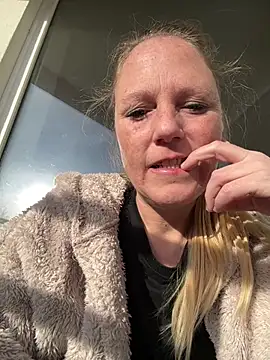 Snapshot of MoniqueLaFee chatting on February 19, 2026, 2:25 pm MoniqueLaFee online show from February 19, 2026, 2:25 pm