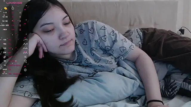 Snapshot of AlisaDevis chatting on June 7, 2026, 7:13 am AlisaDevis online show from June 7, 2026, 7:13 am