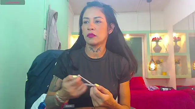 lorenapinto online show from April 29, 2026, 3:32 am