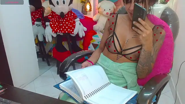 lorenapinto online show from March 12, 2025, 12:09 am