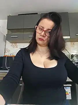 Snapshot of KristenVega chatting on March 5, 2025, 8:43 am KristenVega online show from March 5, 2025, 8:43 am