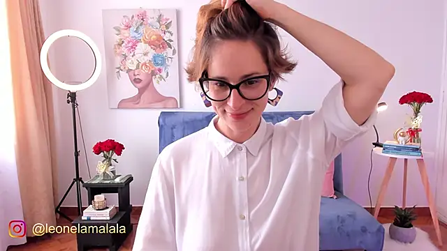 cuddlingbunny online show from October 5, 2025, 3:58 pm