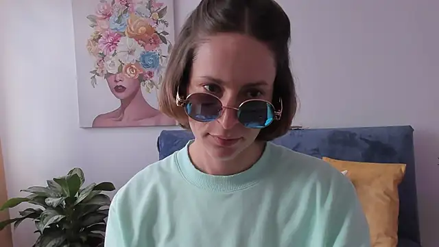 cuddlingbunny online show from March 16, 2026, 5:16 pm