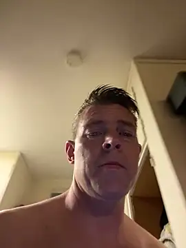 Teddan82 online show from April 17, 2026, 10:45 pm