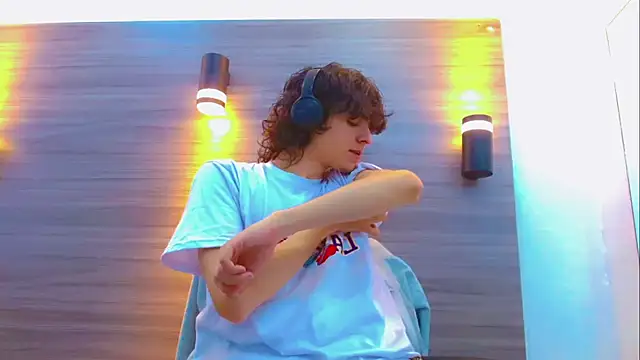 Sr BonnyEthan online show from March 25, 2026, 12:59 pm