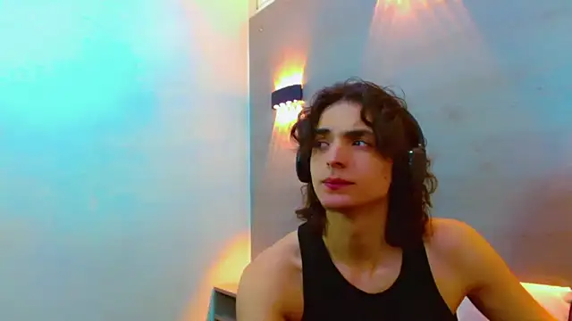 Sr BonnyEthan online show from October 28, 2025, 1:32 pm