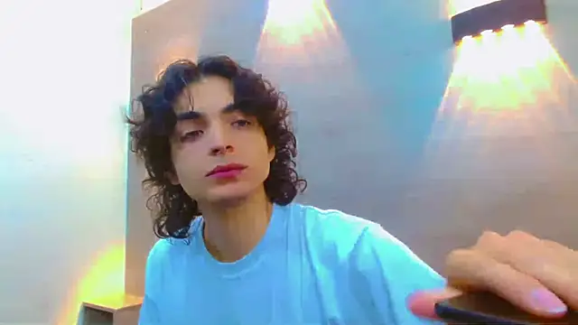 Sr BonnyEthan online show from October 8, 2025, 1:56 pm