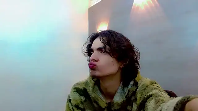 Sr BonnyEthan online show from October 25, 2025, 2:07 pm