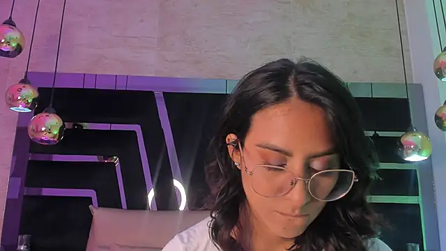 Snapshot of DaraBeckett chatting on October 19, 2025, 11:35 am DaraBeckett online show from October 19, 2025, 11:35 am