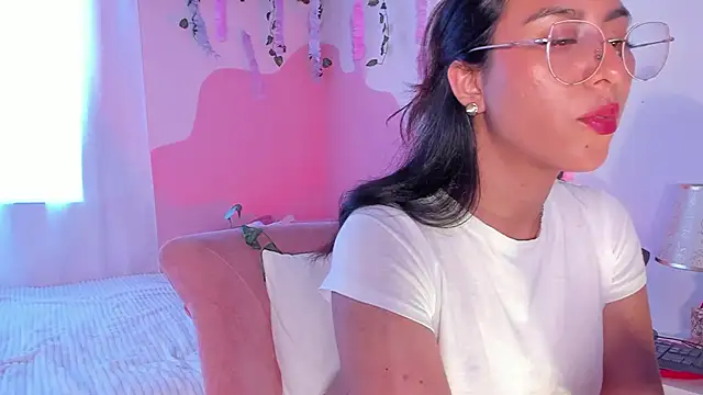 DaraBeckett online show from February 18, 2026, 9:00 pm