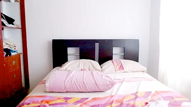 emely sexx20 online show from March 12, 2025, 8:09 pm