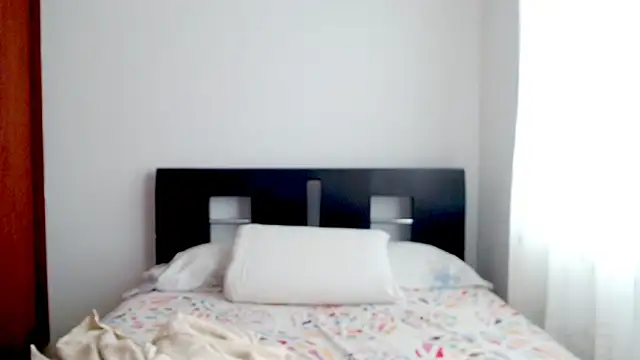 emely sexx20 online show from September 24, 2025, 3:40 pm