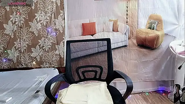 Snapshot of Lanian_99 chatting on October 16, 2025, 10:12 am Lanian 99 online show from October 16, 2025, 10:12 am