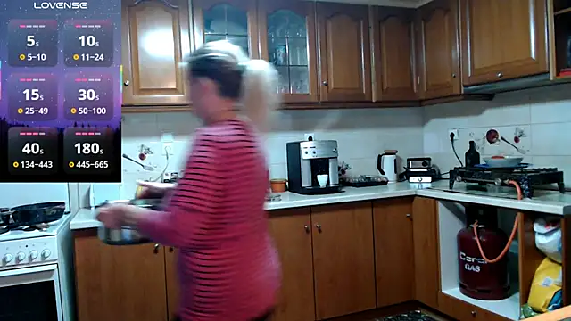 Snapshot of JennaDeluxe chatting on February 10, 2026, 6:07 pm JennaDeluxe online show from February 10, 2026, 6:07 pm