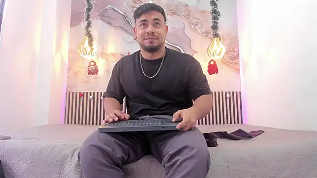 BrianMalonee online show from December 15, 2025, 12:11 pm